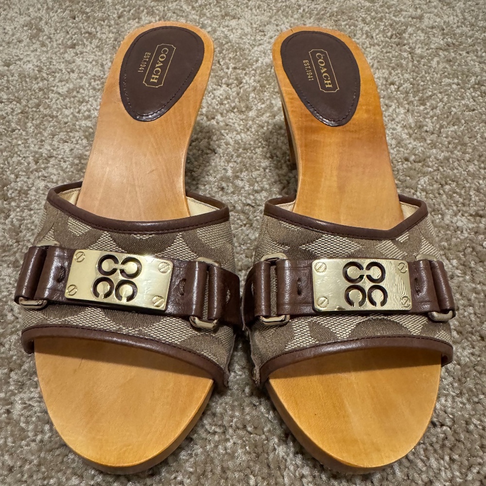 Coach Signature, Khaki & Brown, Quinn Wooden Slides. Size 9.5